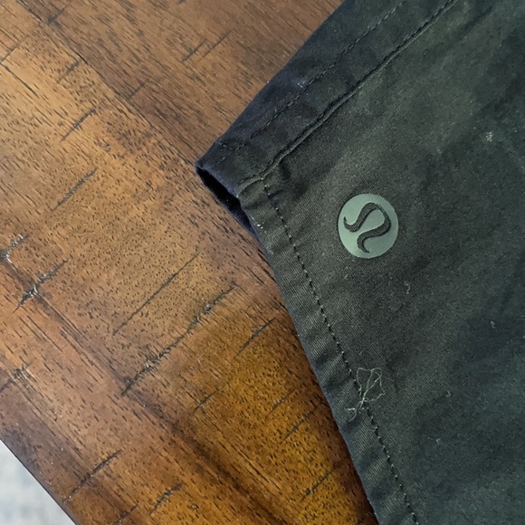 Black lululemon city long sleeve button down - Picture 3 of 3